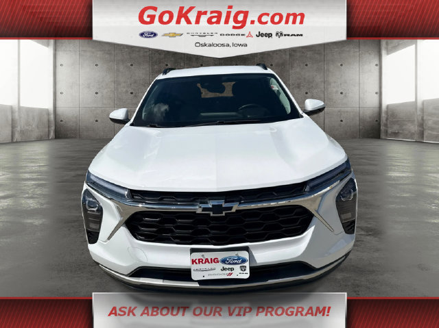 Used 2026 Chevrolet Trax LT w/ Driver Confidence Package FWD image 2