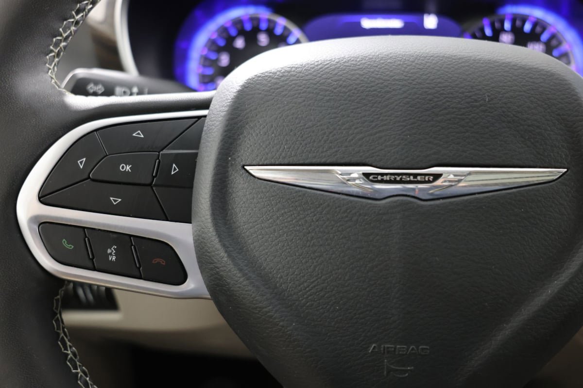 Used 2024 Chrysler Pacifica Limited FWD image 29