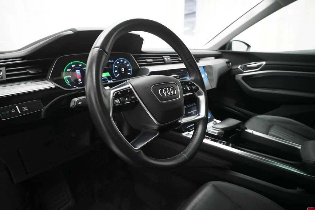Used 2022 Audi e-tron Premium Plus w/ Premium Plus Package AWD/4WD image 7