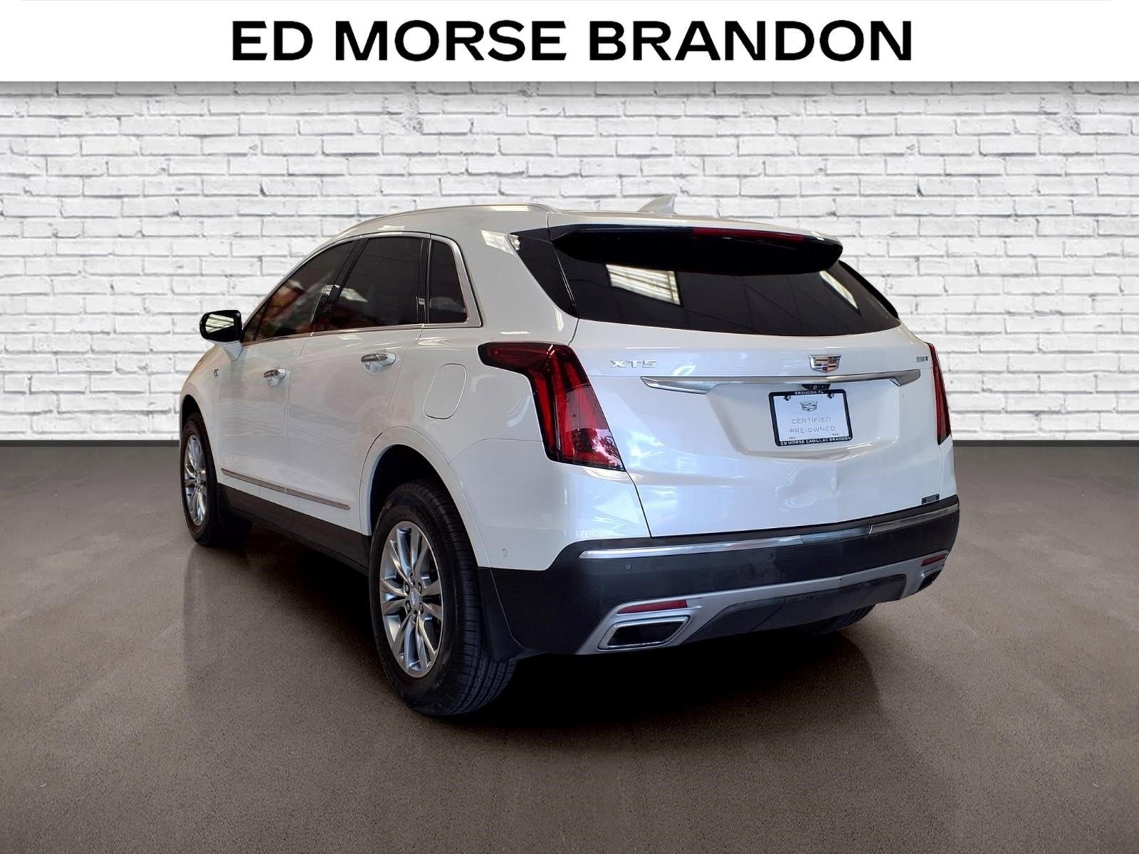 Used 2023 Cadillac XT5 Premium Luxury w/ Technology Package FWD image 3
