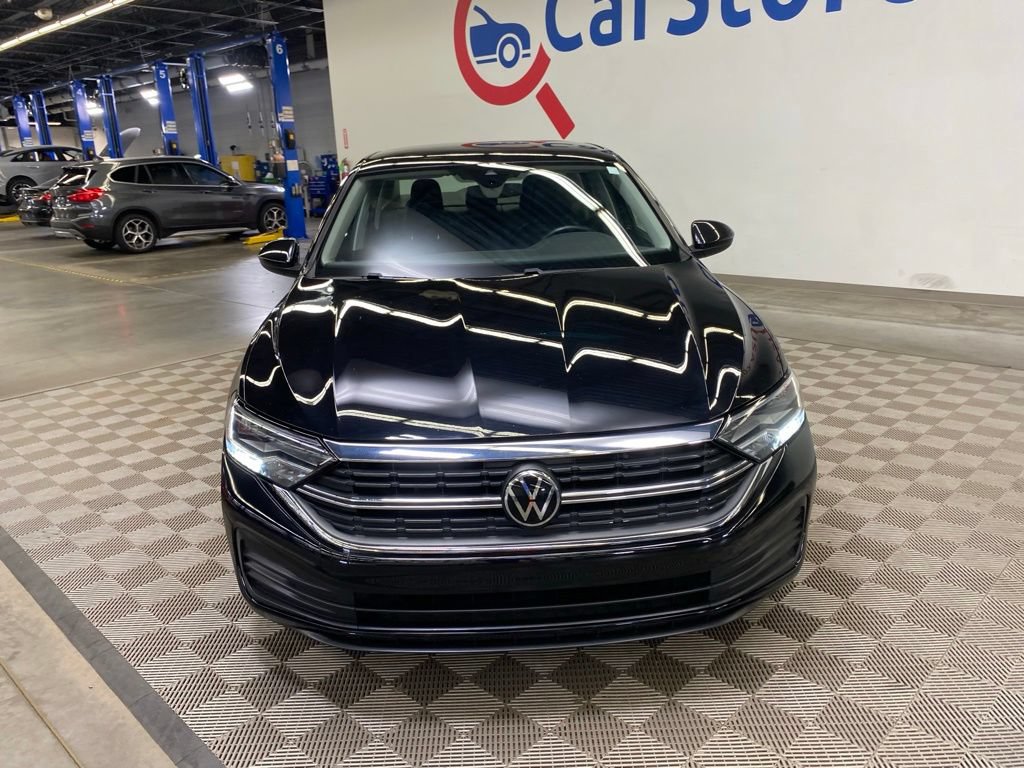Used 2024 Volkswagen Jetta SE FWD image 3