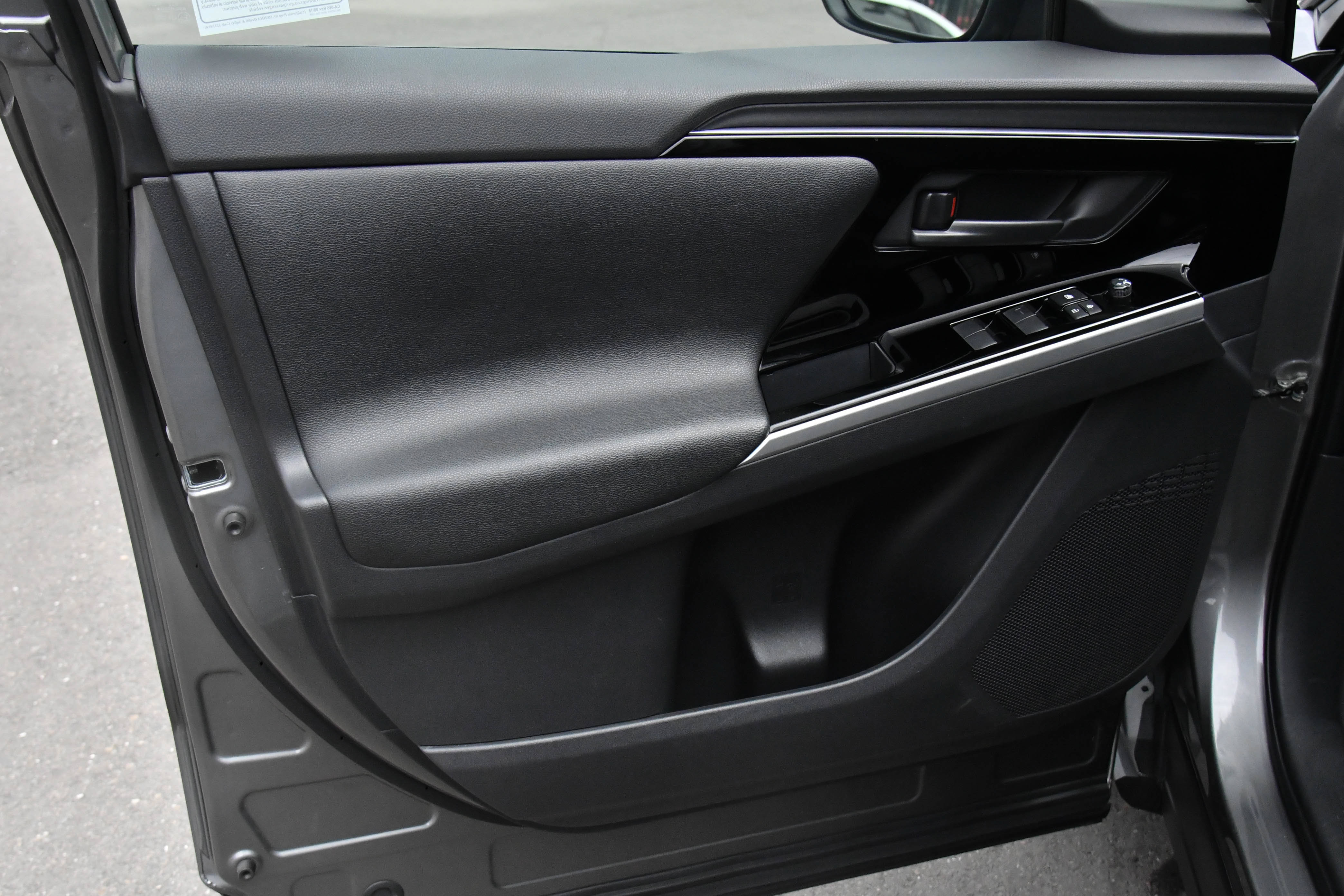 Used 2023 Toyota bZ4X FWD image 13