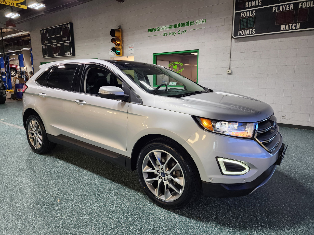 Used 2017 Ford Edge Titanium w/ Equipment Group 302A image 4