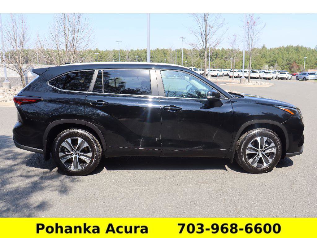 Used 2025 Toyota Highlander XLE image 8