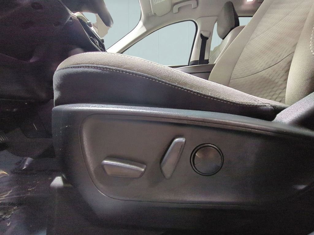 Used 2022 Ford Escape SE w/ Convenience Package image 16