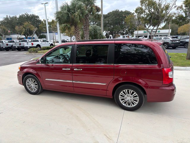 Used 2015 Chrysler Town & Country Touring-L w/ Driver Convenience Group FWD image 8