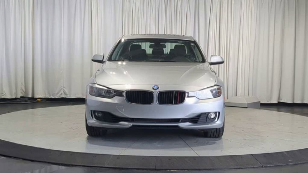 Used 2013 BMW 328i xDrive Sedan AWD/4WD image 4