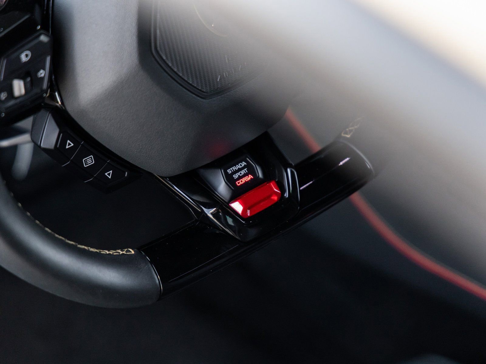 Used 2020 Lamborghini Huracan EVO image 35