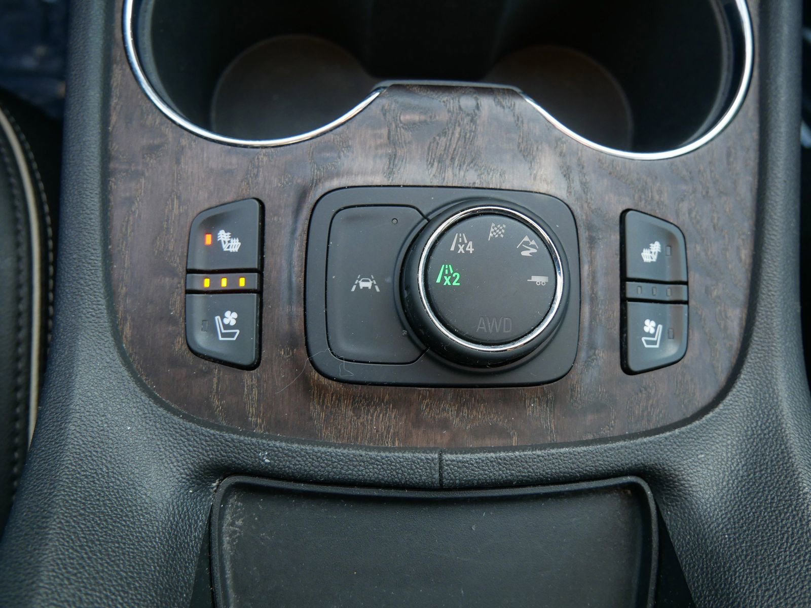 Used 2023 GMC Acadia Denali w/ Black Diamond Edition image 17