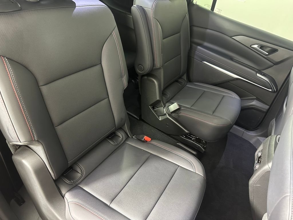 Used 2025 Chevrolet Traverse Z71 w/ LPO, Floor Liner Package AWD/4WD image 31