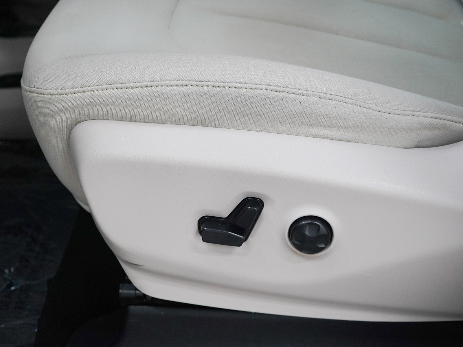 Used 2017 Chrysler Pacifica Touring w/ Tire & Wheel Group FWD image 23