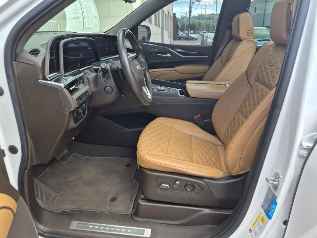 Used 2022 Cadillac Escalade Premium Luxury w/ Performance Package AWD/4WD image 15