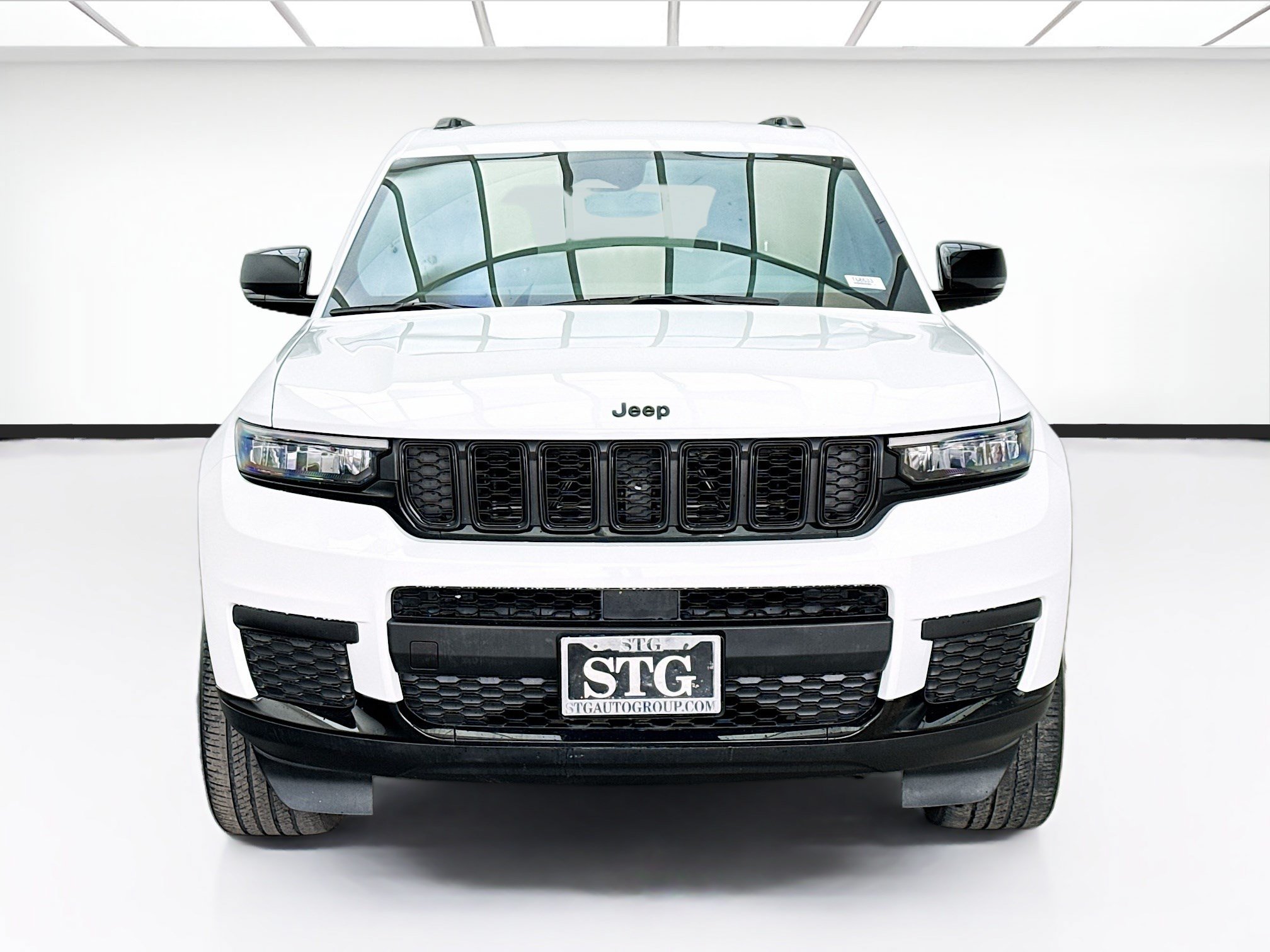 Used 2023 Jeep Grand Cherokee L Laredo AWD/4WD image 2