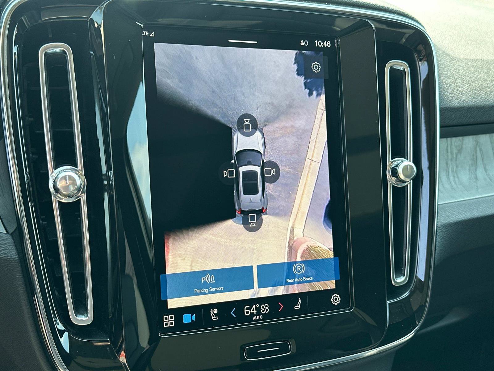 Certified 2024 Volvo XC40 B5 Ultimate w/ Climate Package image 13