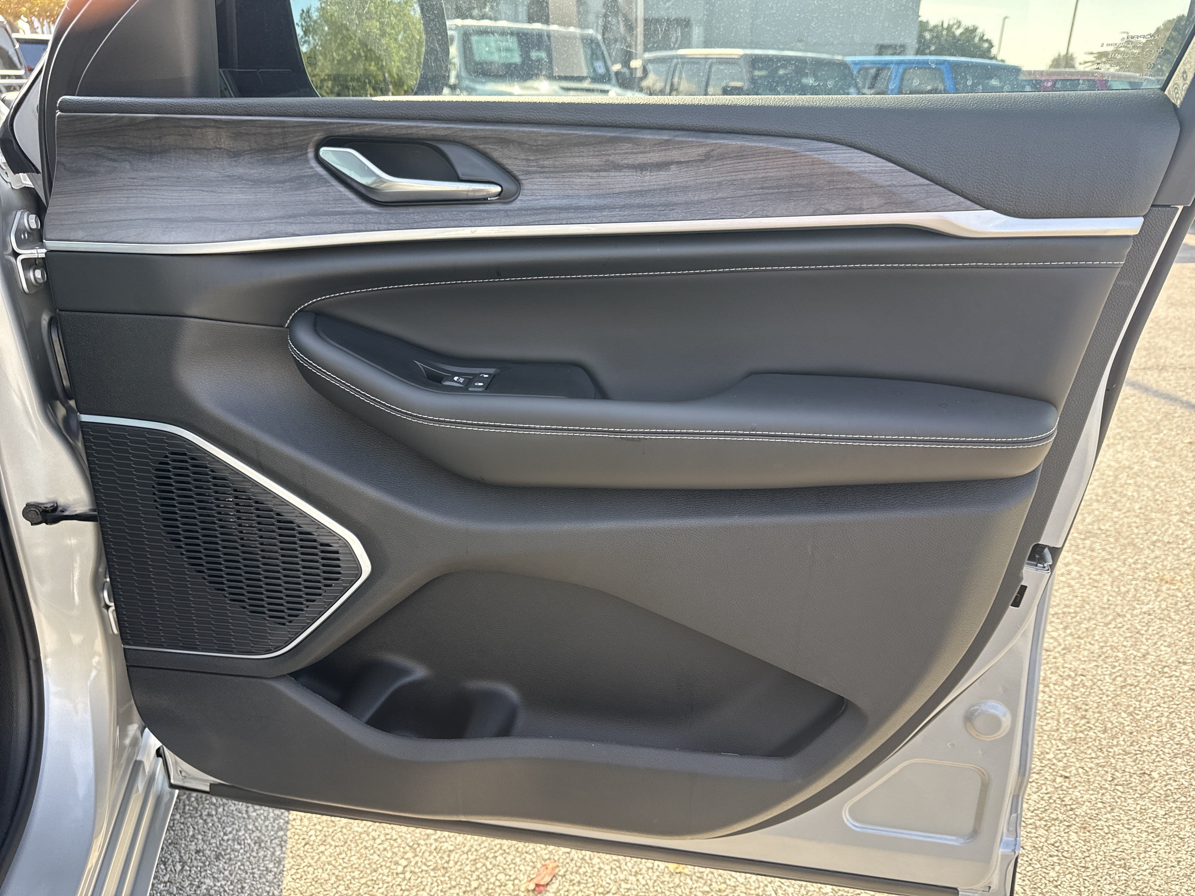 New 2026 Jeep Grand Cherokee Limited AWD/4WD image 14