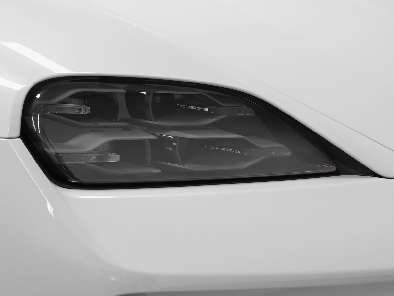 Certified 2025 Porsche Taycan AWD/4WD image 19