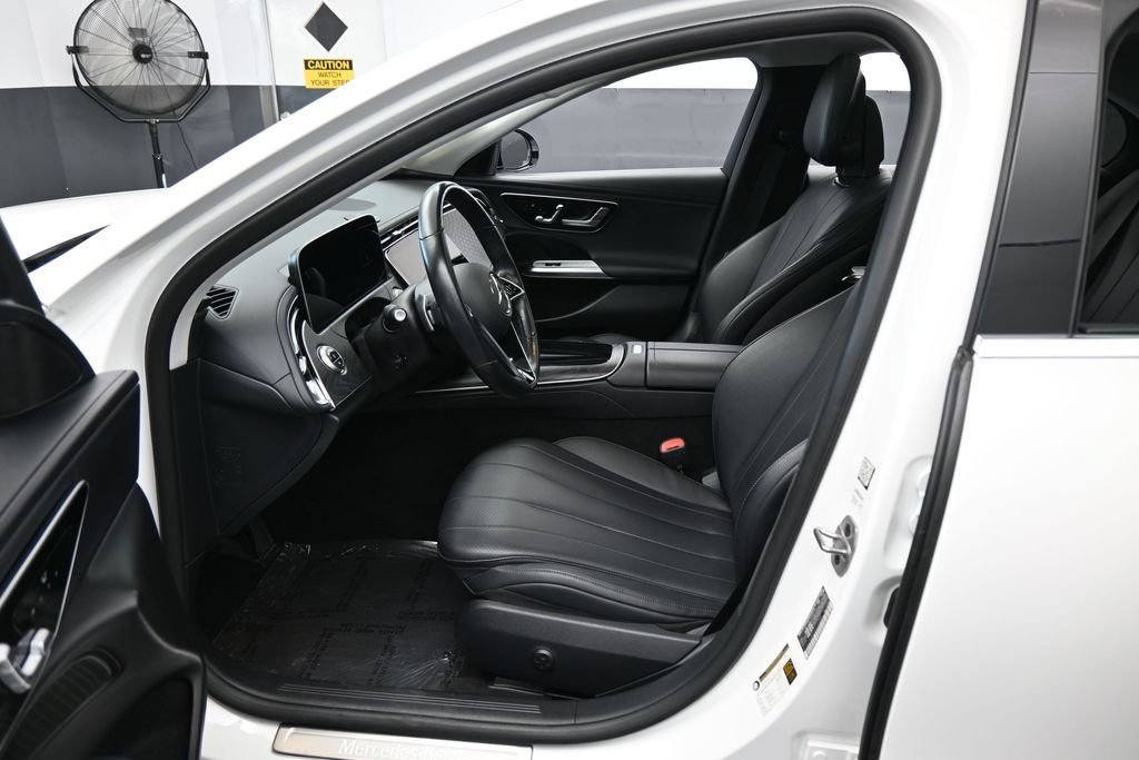 Used 2025 Mercedes-Benz E 350 Sedan image 10