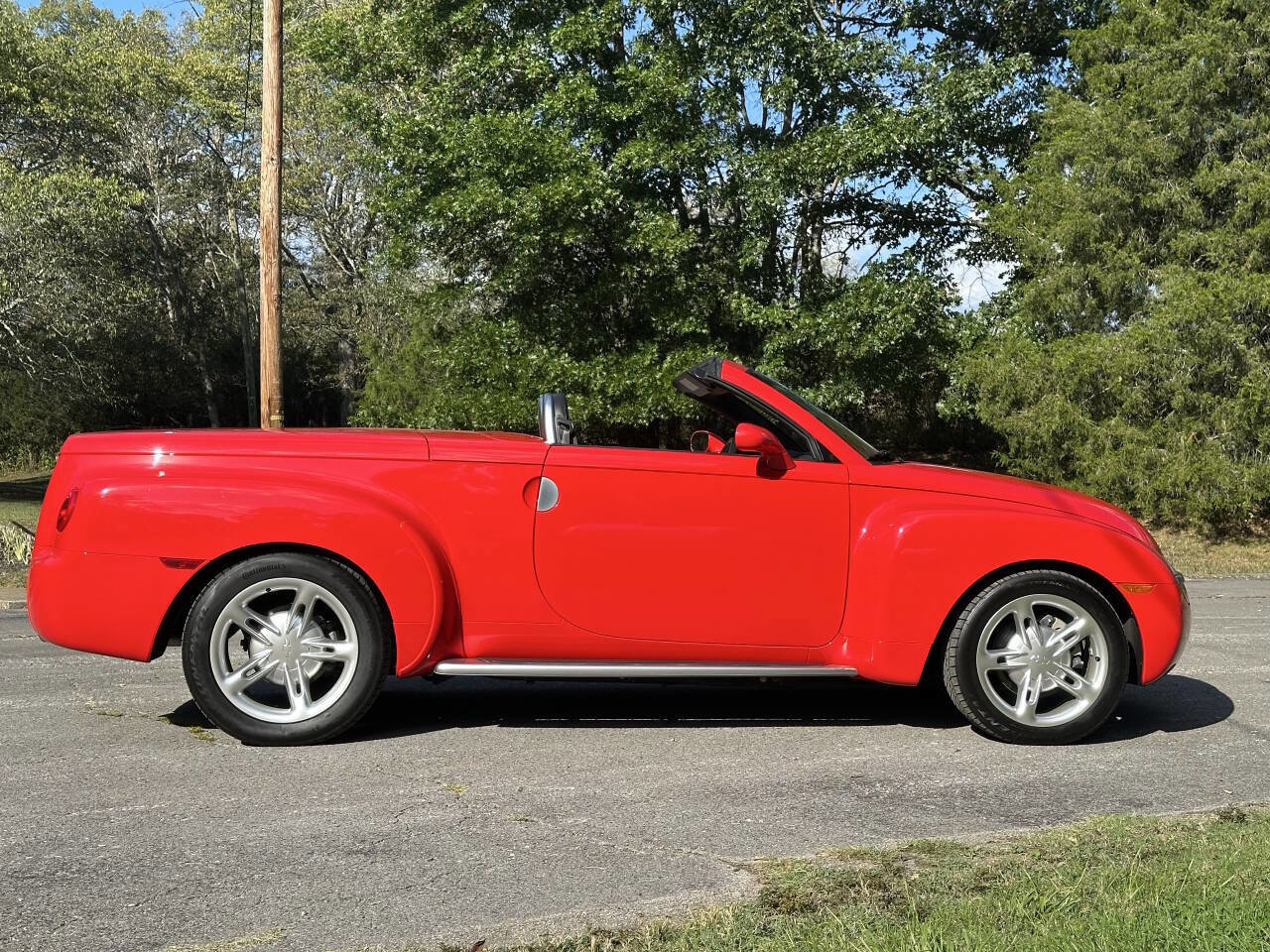 Used 2003 Chevrolet SSR w/ Preferred Equipment Group image 3