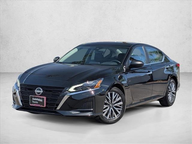 Used 2025 Nissan Altima 2.5 SV FWD image 1