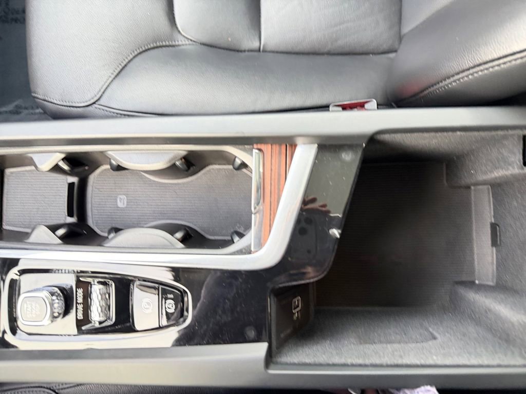 Used 2020 Volvo S60 T5 Momentum image 24