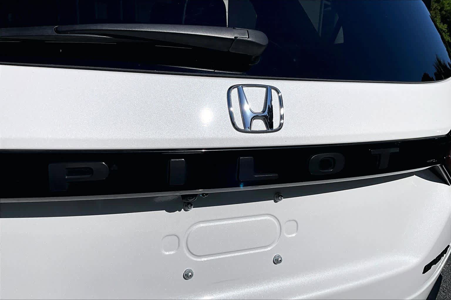 Certified 2025 Honda Pilot Sport image 30