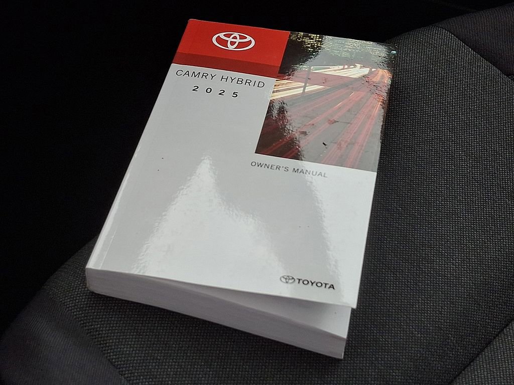 Used 2025 Toyota Camry LE image 29