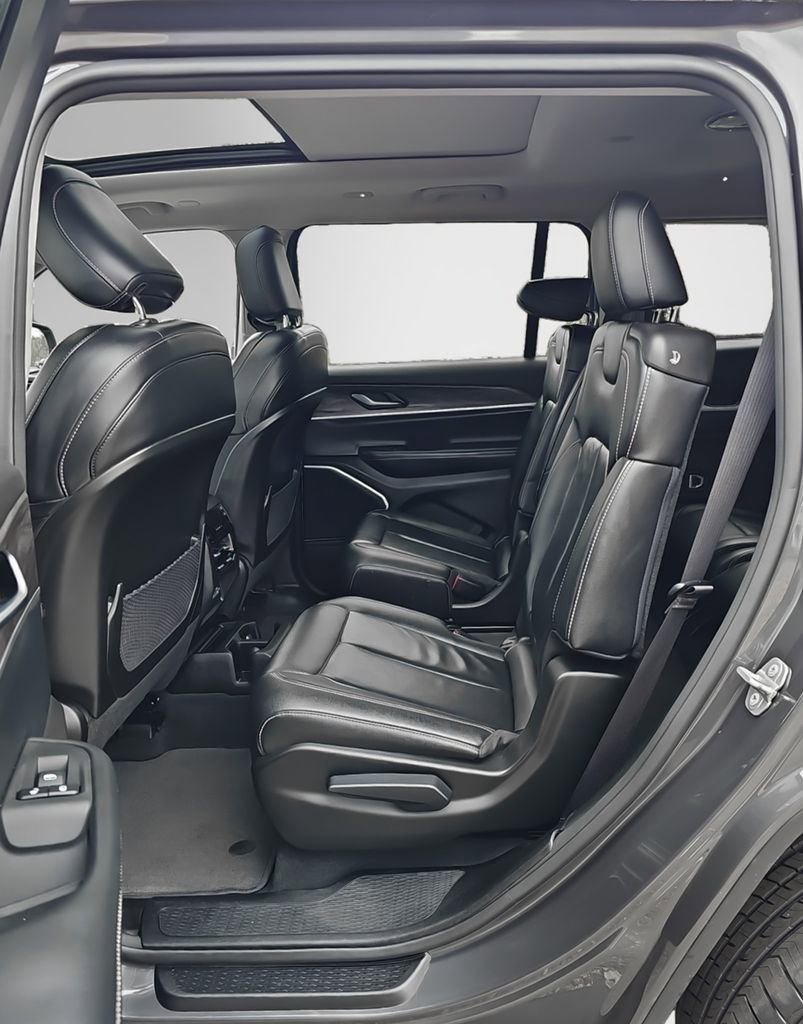 Used 2022 Jeep Grand Cherokee L Limited image 14