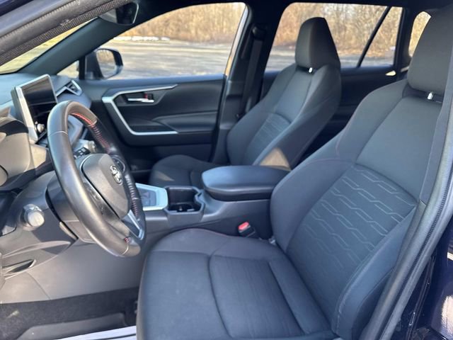Used 2023 Toyota RAV4 SE w/ Weather & Moonroof Package image 24