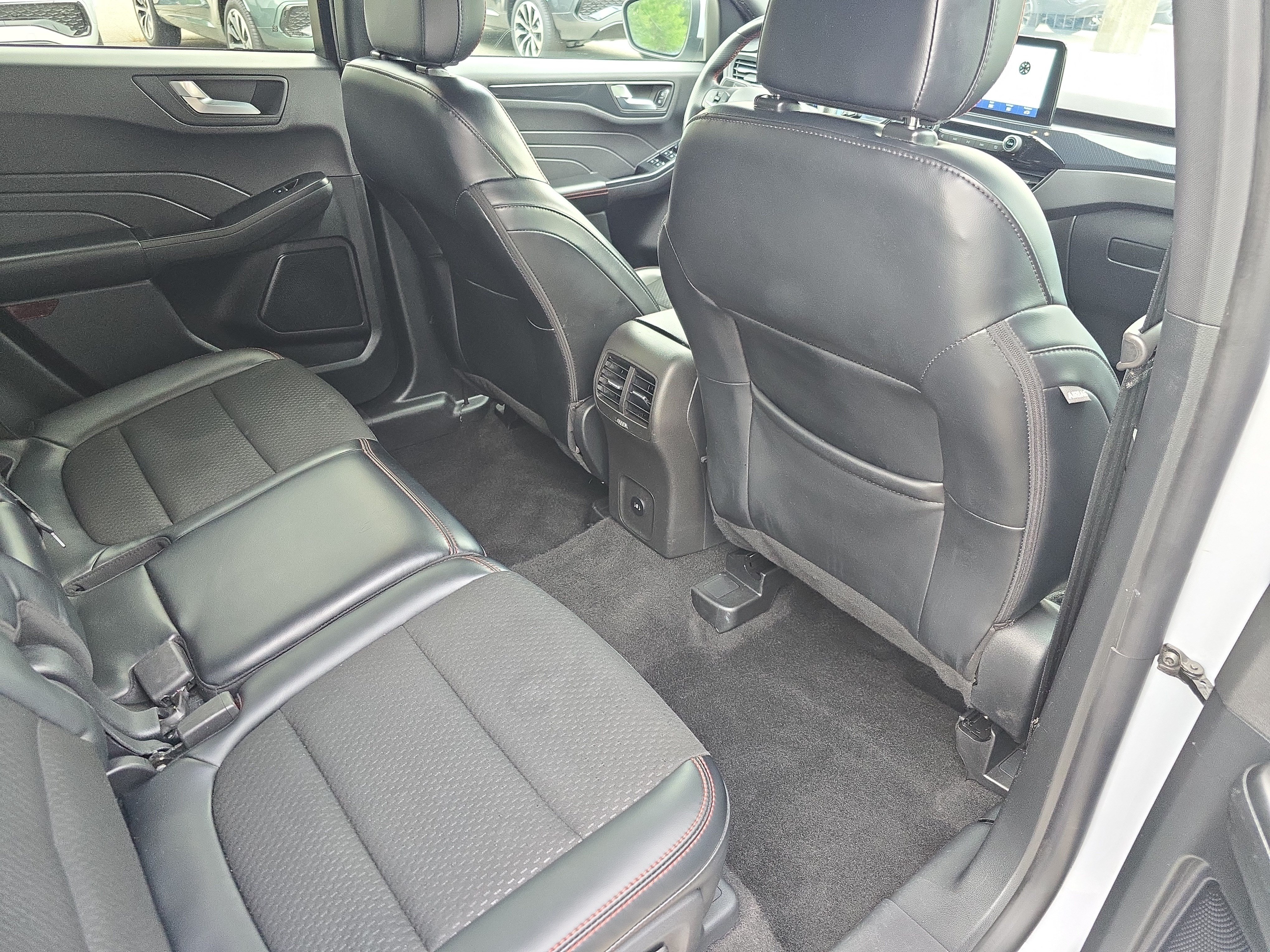 Used 2025 Ford Escape ST-Line Select AWD/4WD image 11