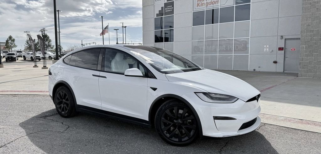 Used 2022 Tesla Model X image 2