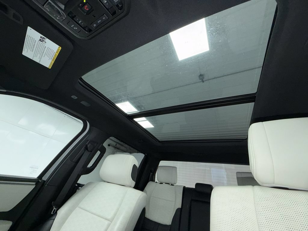 Certified 2023 Toyota Tundra Capstone AWD/4WD image 9