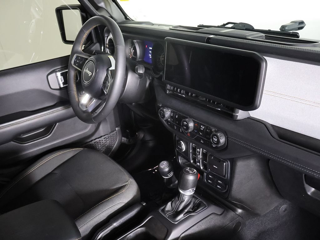 Used 2024 Jeep Wrangler Unlimited Sahara w/ Technology Group AWD/4WD image 26