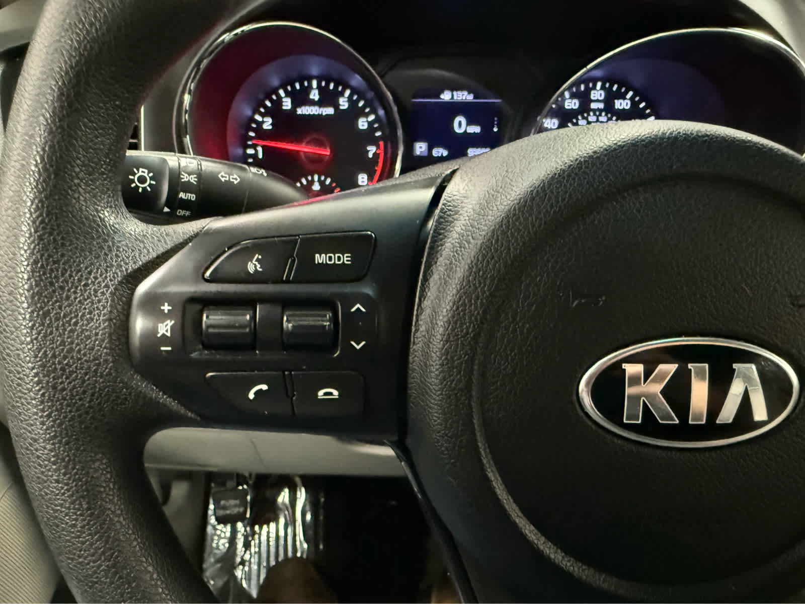 Used 2021 Kia Sedona LX FWD image 12