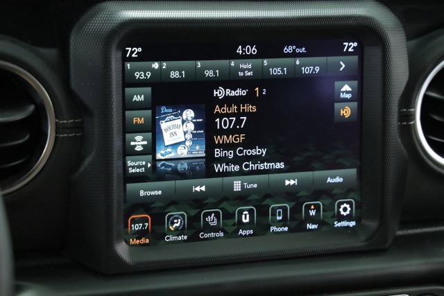 Used 2022 Jeep Wrangler Unlimited Sahara w/ Cold Weather Group image 17