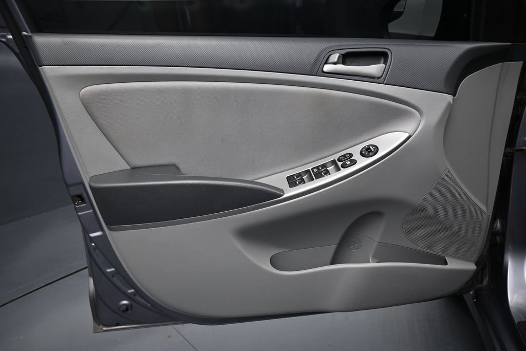 Used 2015 Hyundai Accent GLS FWD image 10