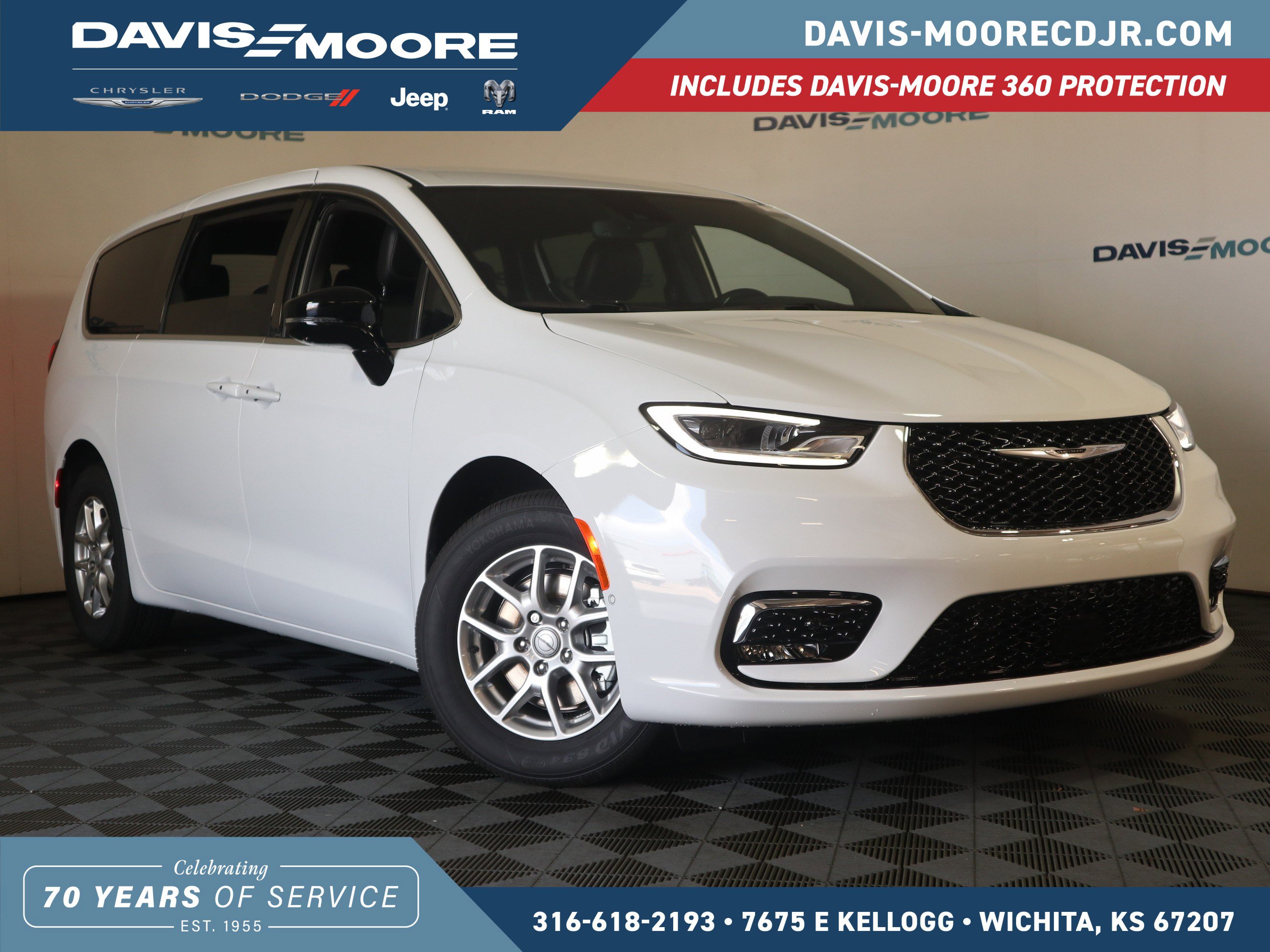 New 2026 Chrysler Pacifica Select