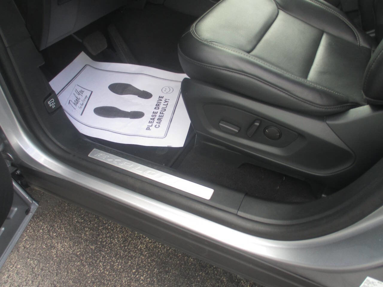 Used 2024 Ford Explorer Limited image 17