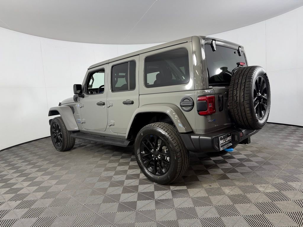 Used 2022 Jeep Wrangler Unlimited Sahara w/ Cold Weather Group image 9