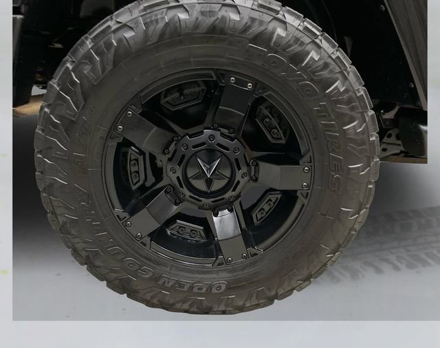 Used 2016 Jeep Wrangler Unlimited Sahara w/ Dual Top Group image 16