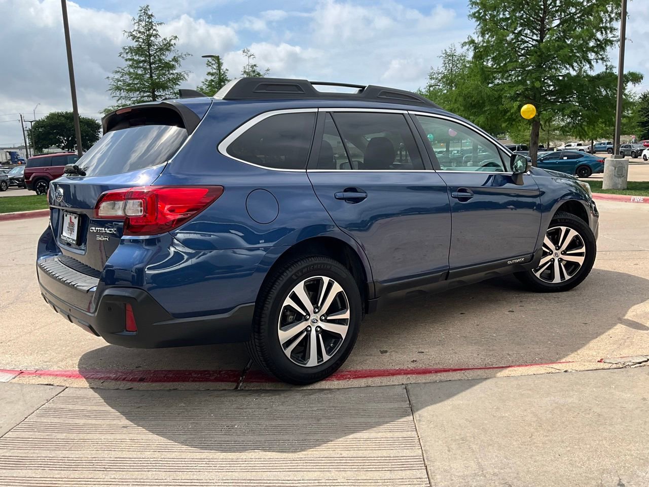 Used 2019 Subaru Outback 3.6R Limited AWD/4WD image 6