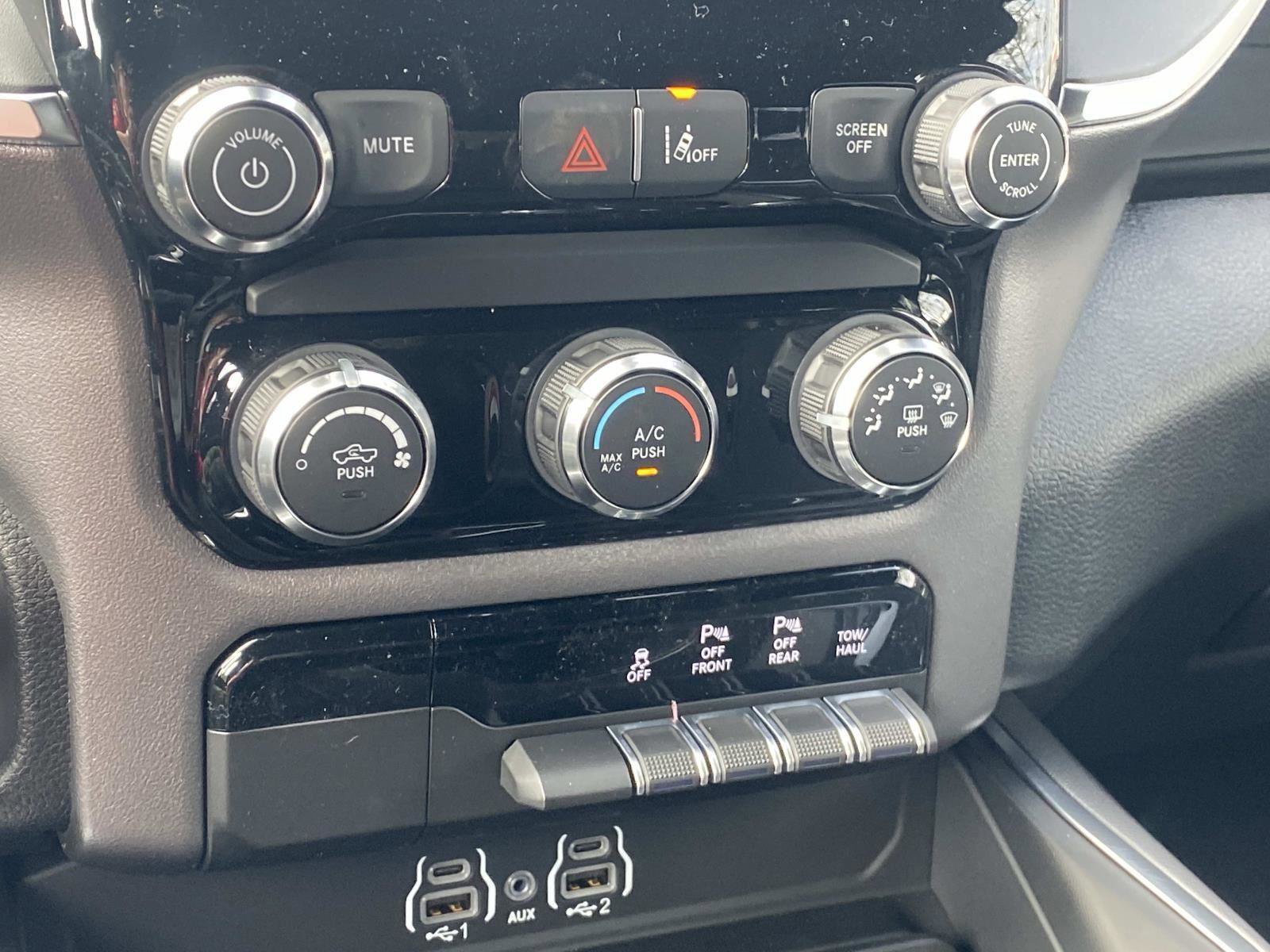 New 2026 RAM 1500 Express AWD/4WD image 15