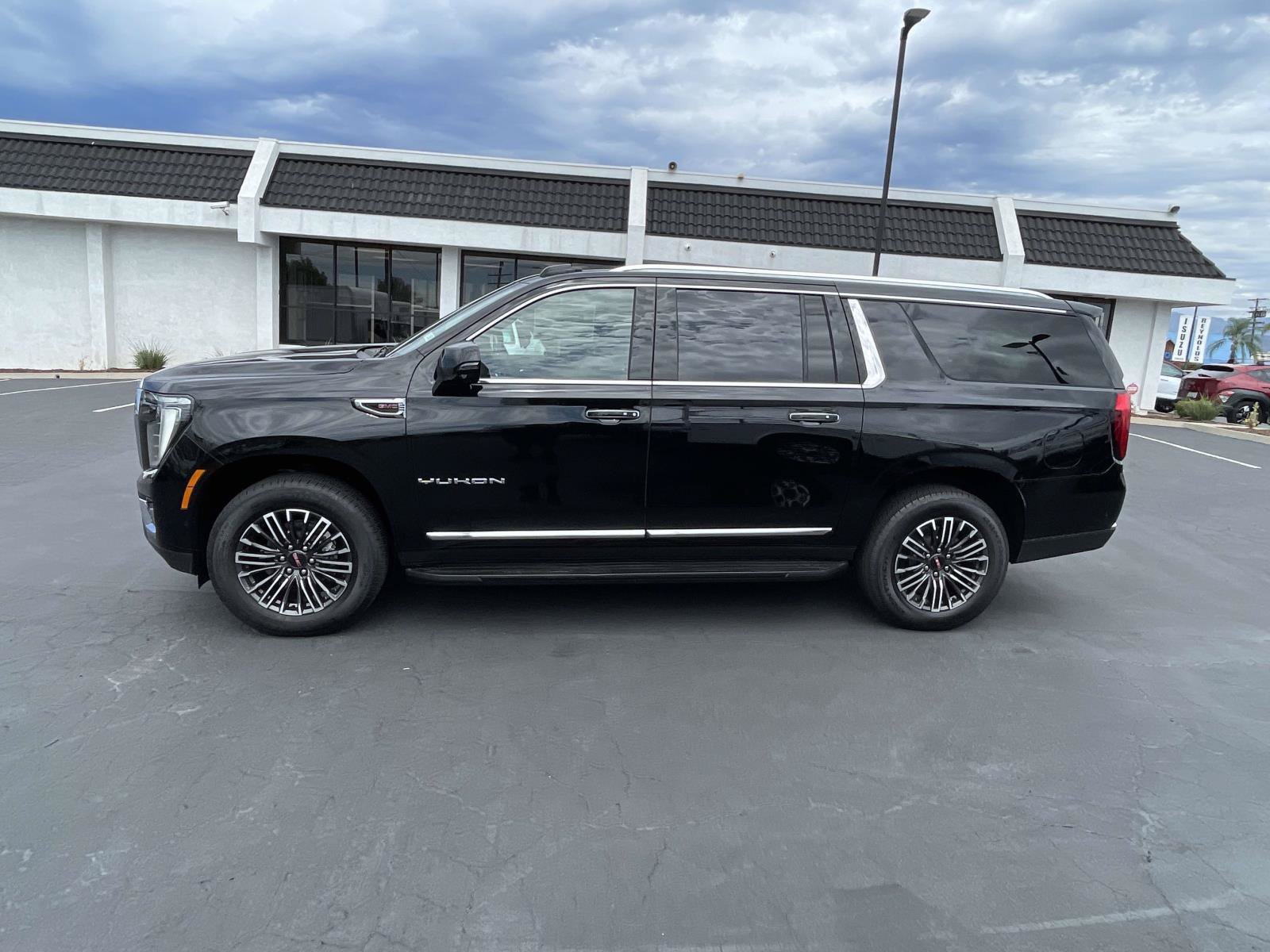 New 2026 GMC Yukon XL Elevation RWD image 8