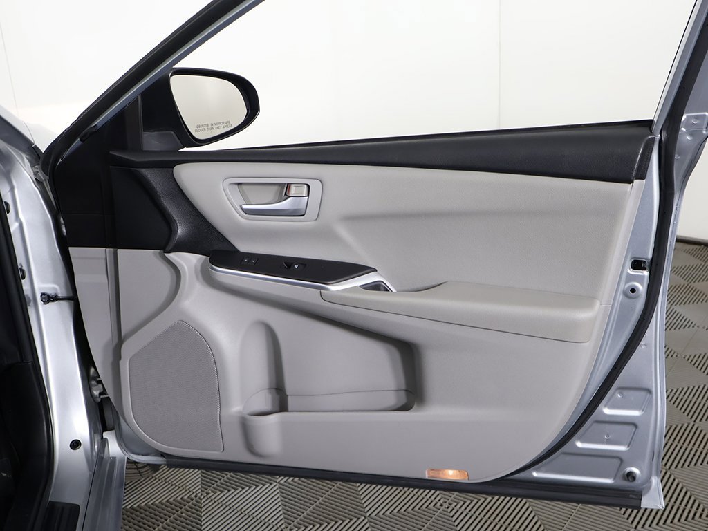 Used 2015 Toyota Camry SE image 20