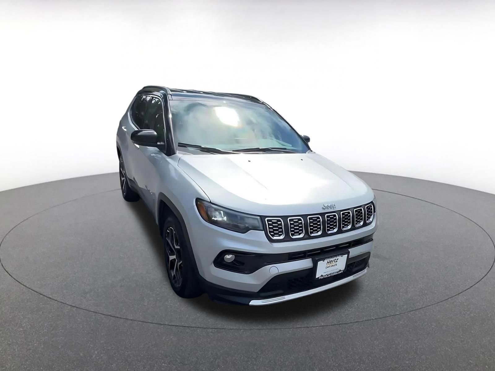 Used 2025 Jeep Compass Limited image 3