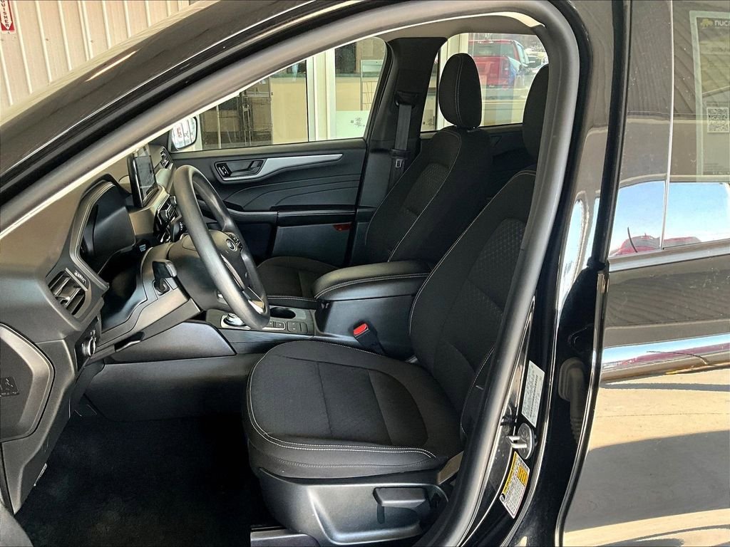Used 2025 Ford Escape Active AWD/4WD image 10