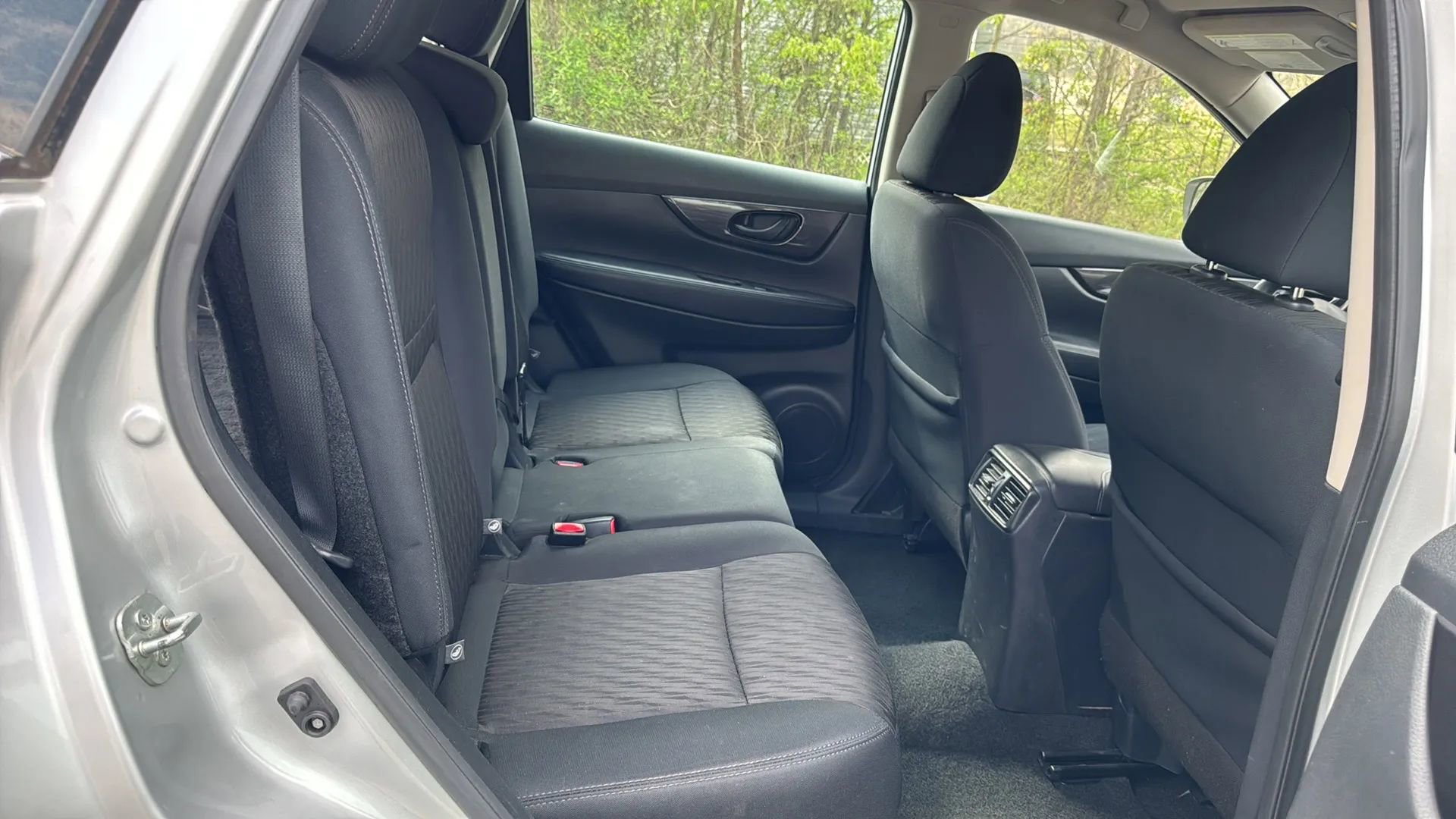 Used 2019 Nissan Rogue S image 13