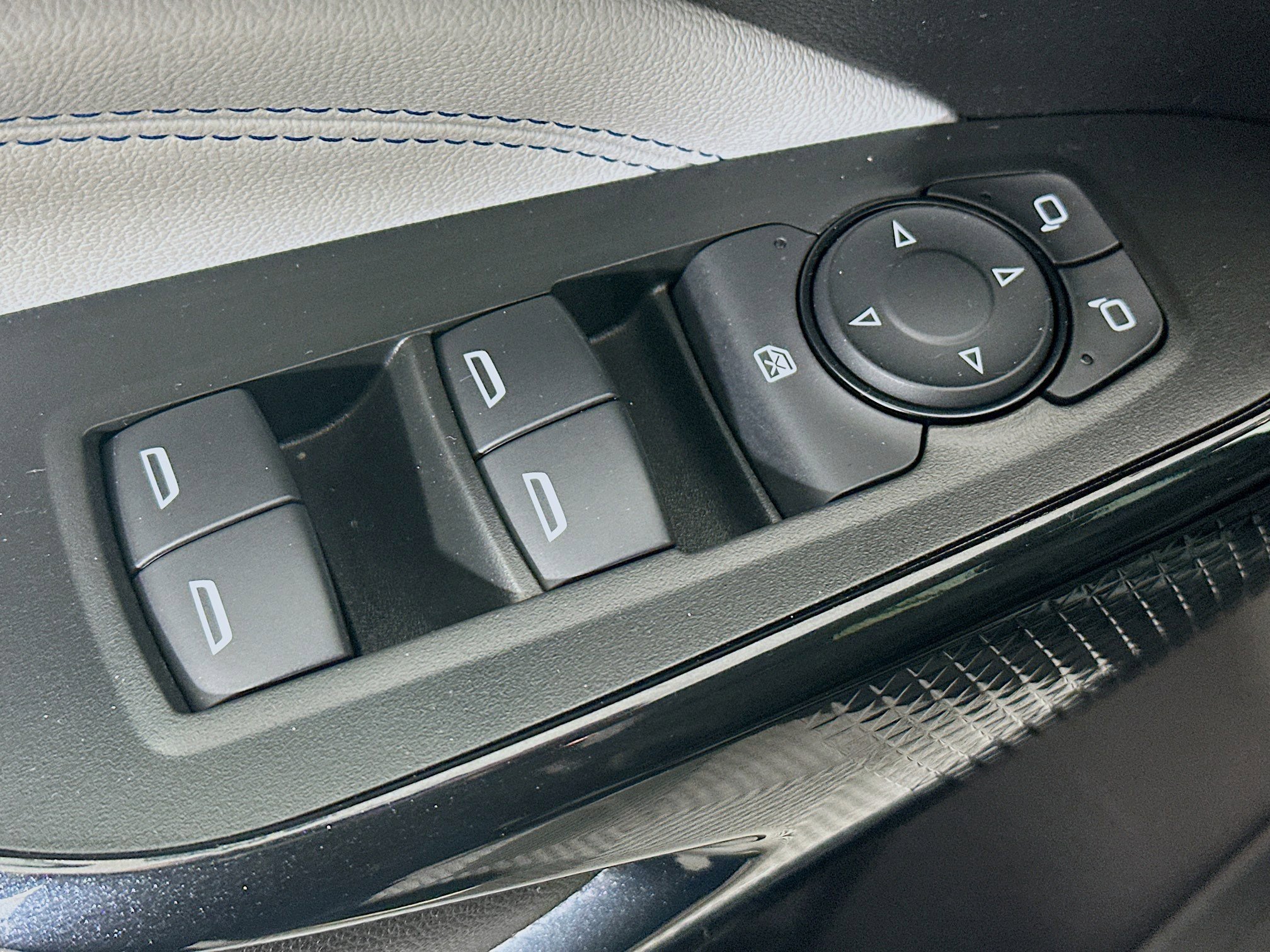 Used 2025 Chevrolet Trax LT w/ LT Convenience Package image 15