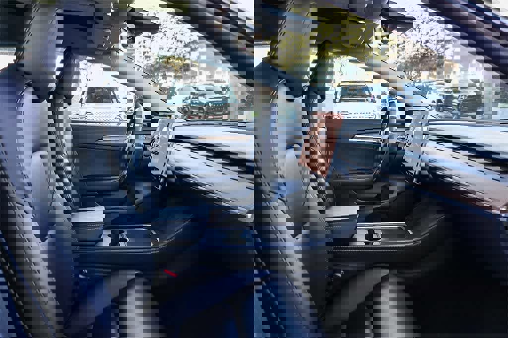 Used 2021 Tesla Model 3 Standard Range Plus image 15