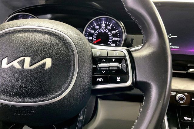 Used 2024 Kia Carnival EX image 22