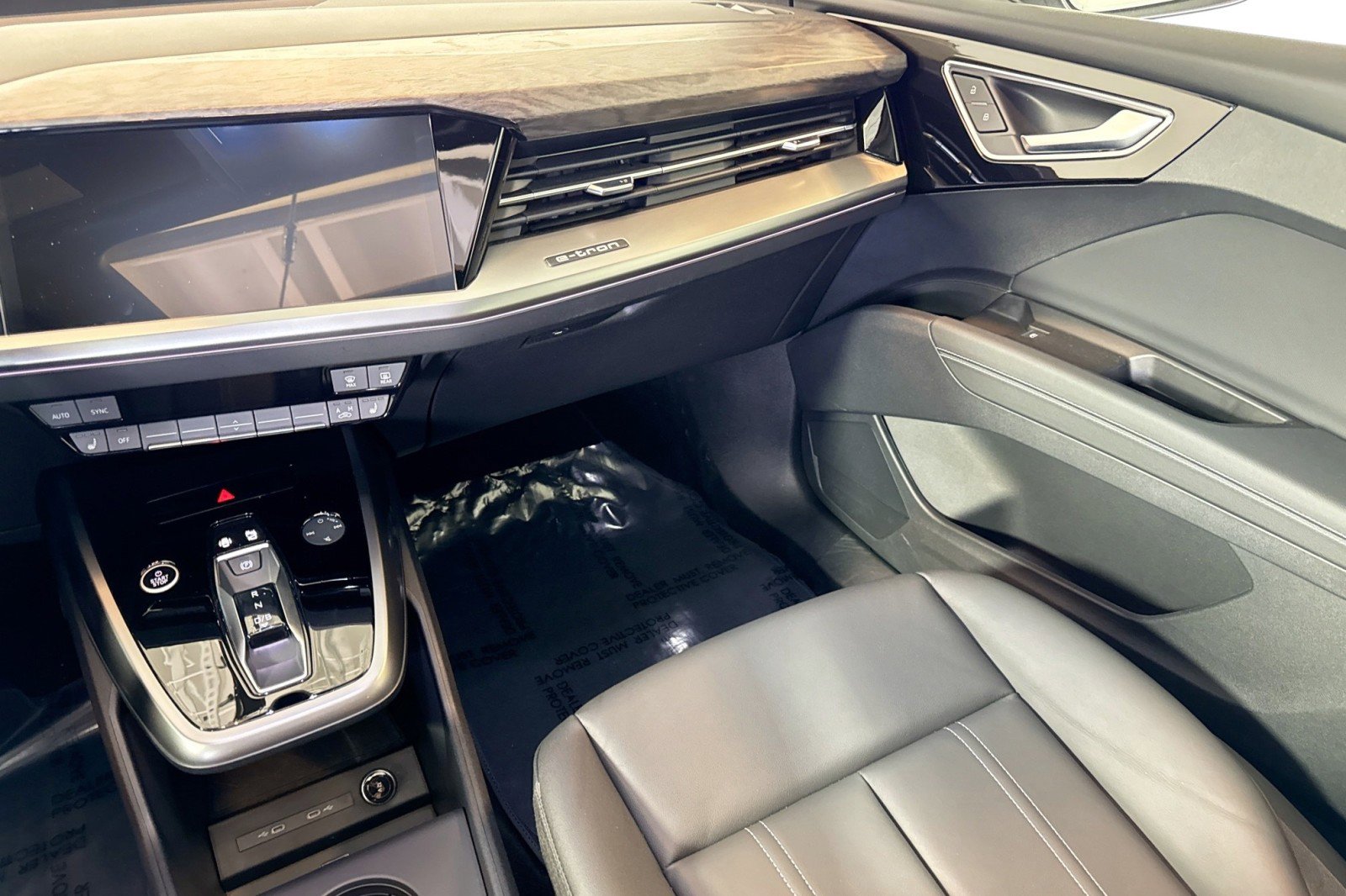 Used 2024 Audi Q4 e-tron Premium Plus image 21